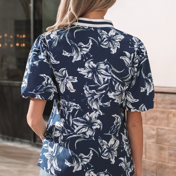 Trendy Boutique Navy and White Floral Blouse - Picture 2 of 13